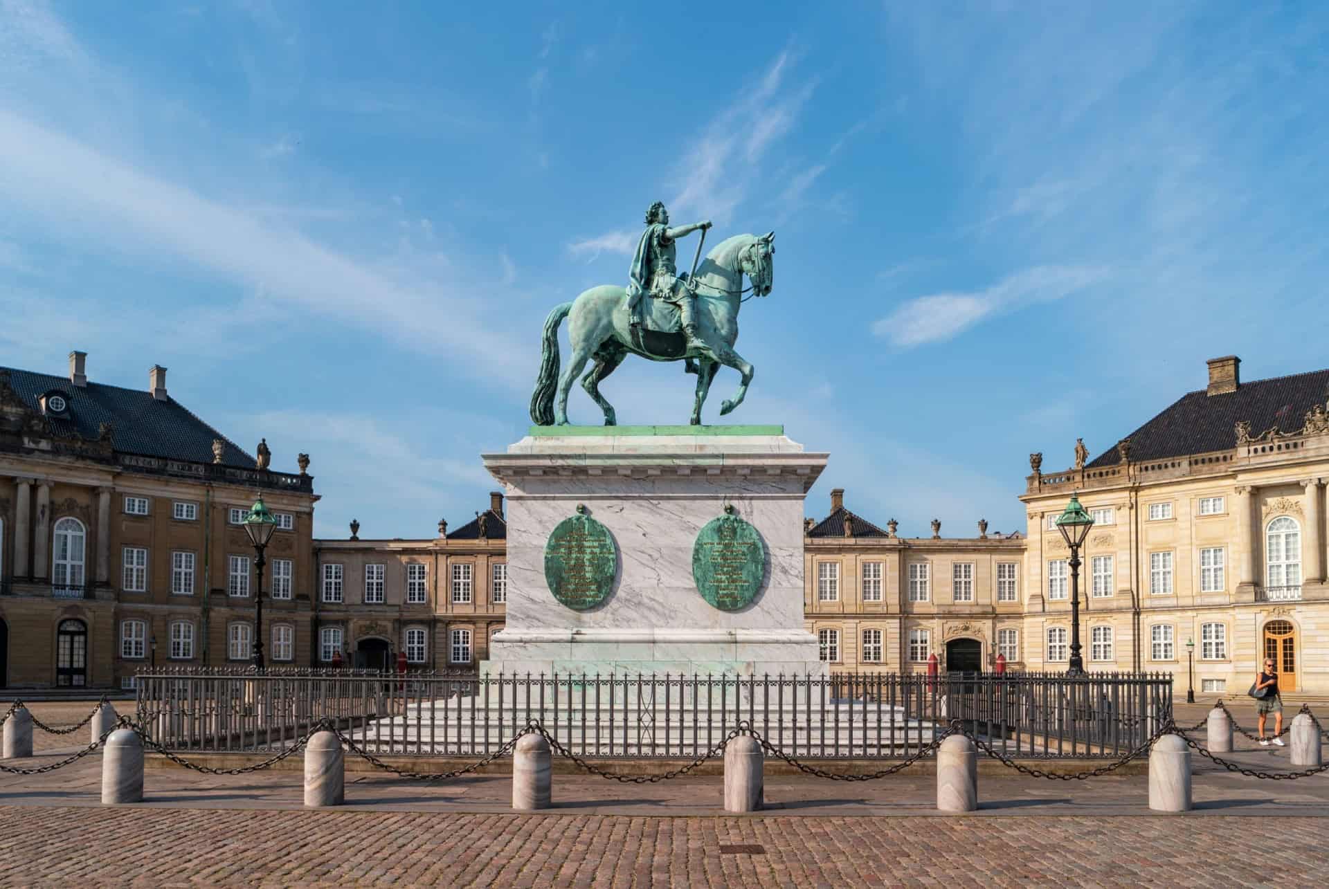 frederic v statue frederic v statue